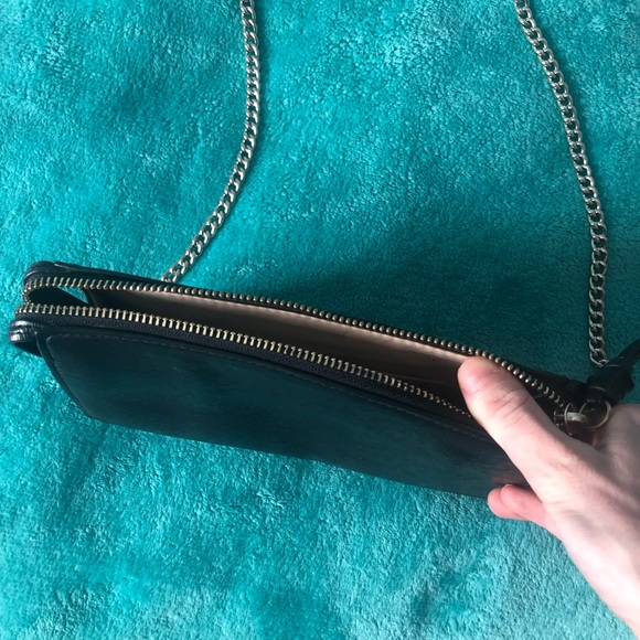 Black leather H&M mini purse with gold chain strap - Picture 2 of 6